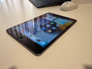 Tablet Apple iPad mini 4 (64GB) WiFi - Negro