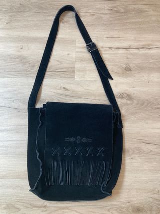 Bolso de ante. Perfil solidario
