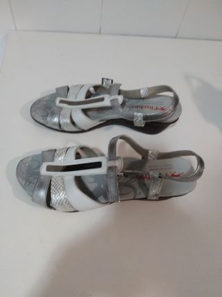 Sandalias Fluchos plata-blanco