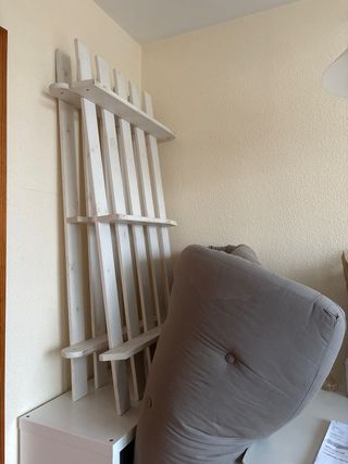 Sofá cama futón gris y blanco
