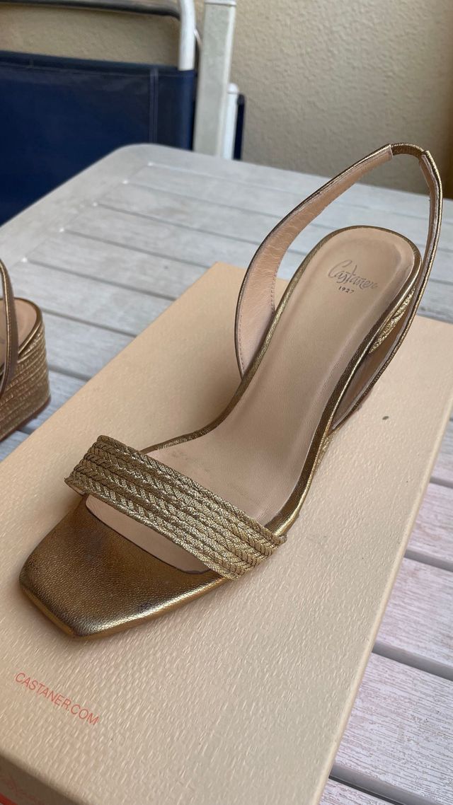 Sandalias Castañer Barby color oro viejo