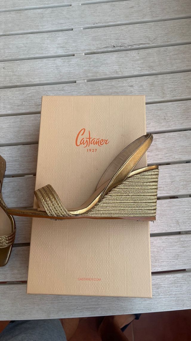 Sandalias Castañer Barby color oro viejo