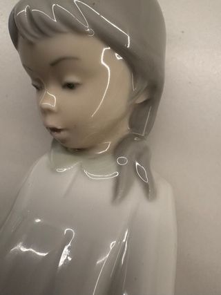 Niña con perrito marca NAO (Lladró)