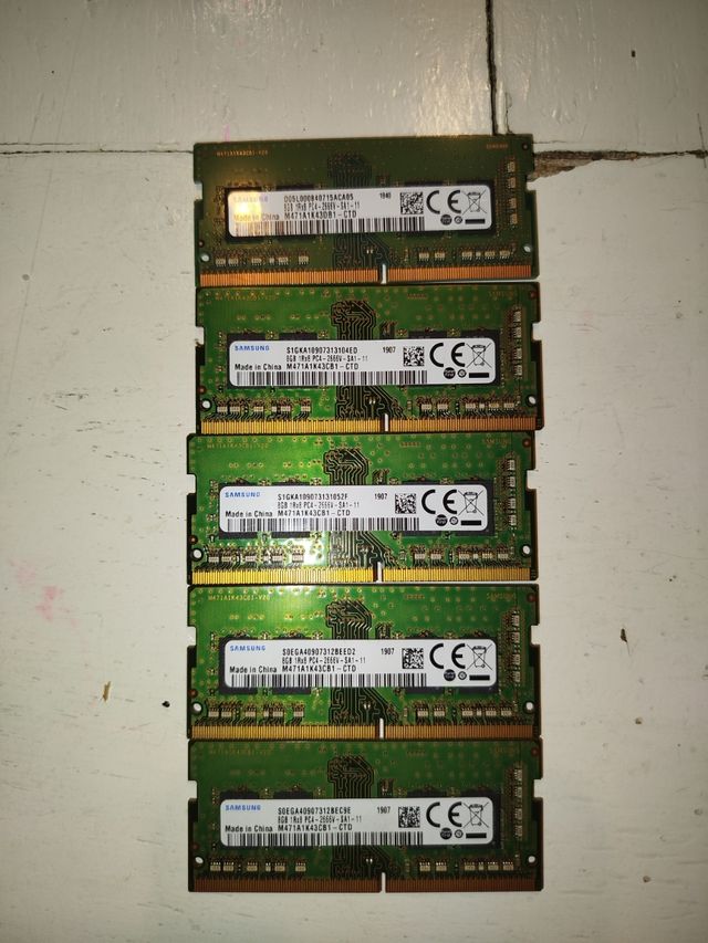 RAM Samsung 8GB DDR4 - 5 pezzi
