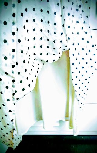 Vestido lunares blanco y negro