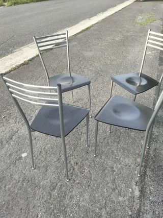 4 sillas metal y madera - negras y plateadas 
