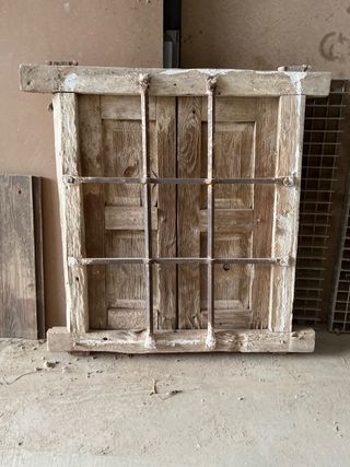 Ventana antigua de madera 76 alto x 65 ancho
