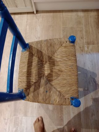 Silla mimbre azul vintage
No es de niño