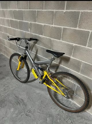 Bicicleta montaña doble suspensión