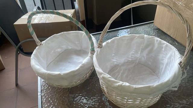 2 cestini in vimini bianchi