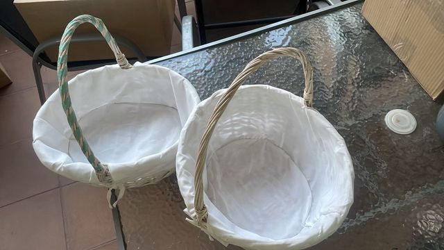 2 cestini in vimini bianchi