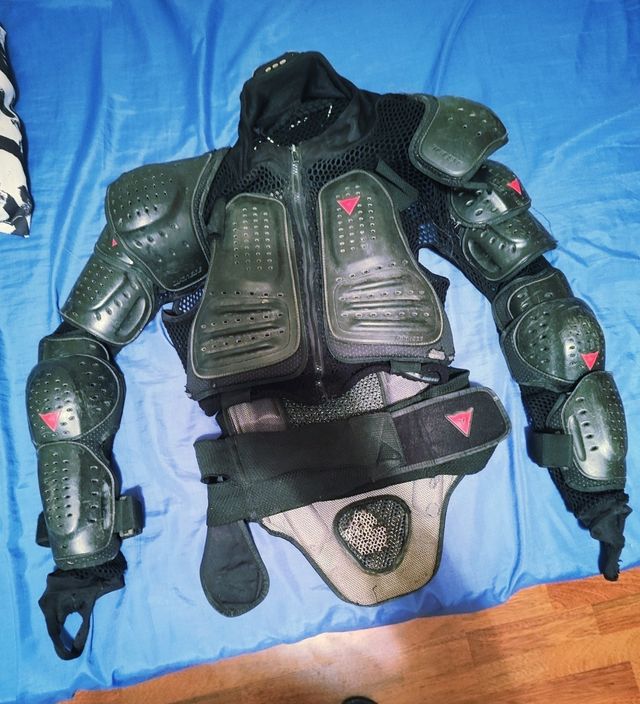 Peto Dainese completo usado