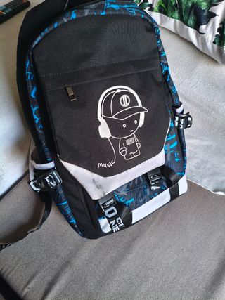 Mochila negra y azul - ¡Impecable!Con neón!Brilla✨