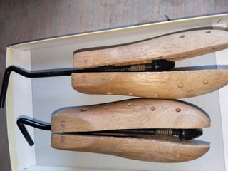 2 Ensanchadores zapatos madera