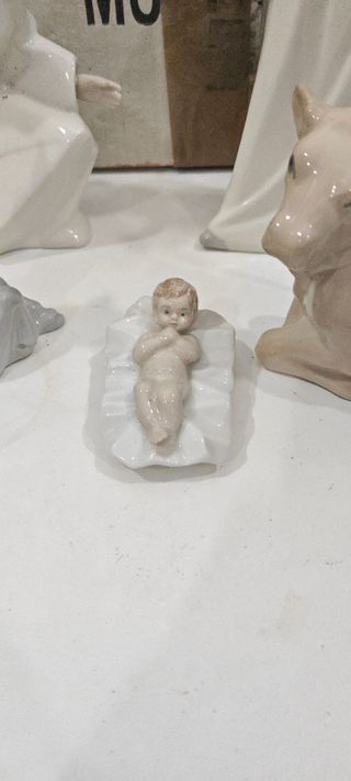 Pesebre de porcelana: figuras