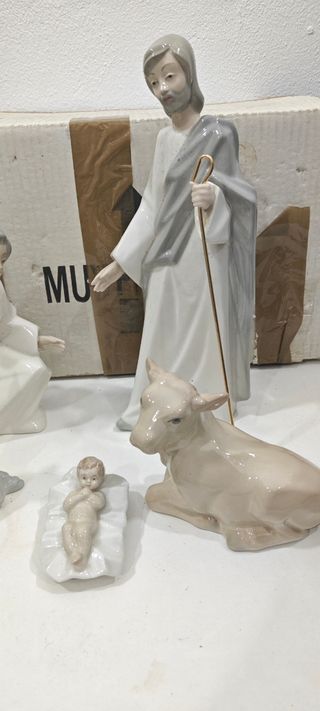 Pesebre de porcelana: figuras