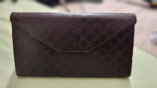 Occhiali Gucci neri e oro