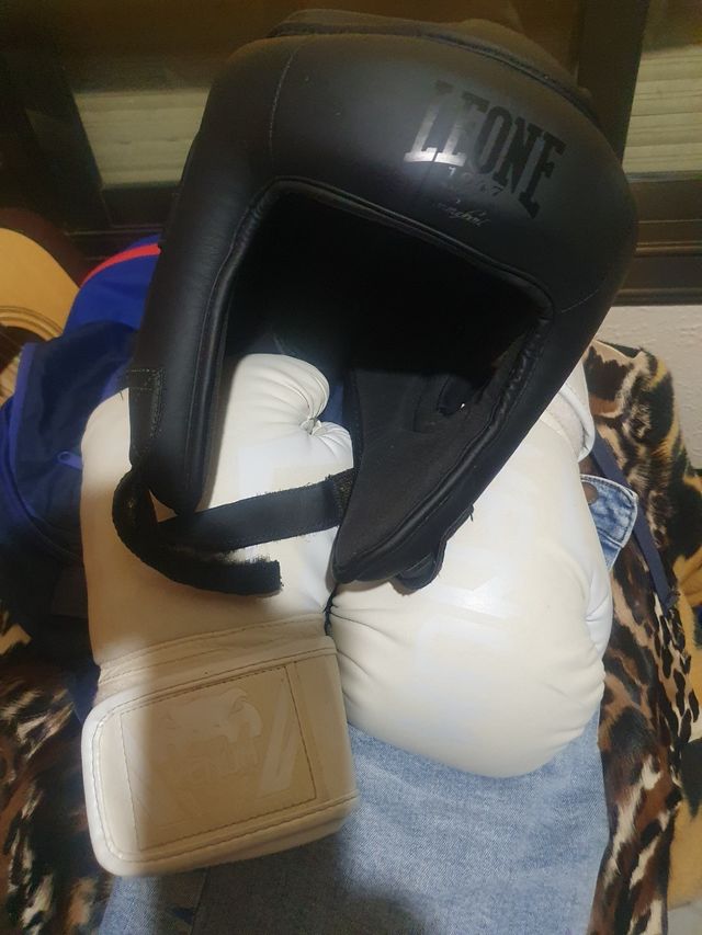 Guantes boxeo Leone + casco