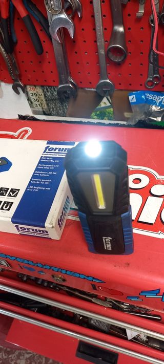 Lampara LED Forum Portátil a bateria con caja 