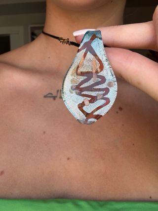 Collana con ciondolo a goccia