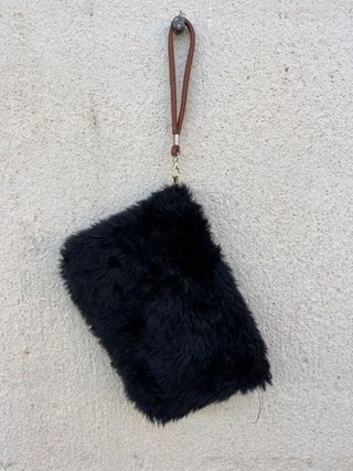 Bolso negro pelo sintético