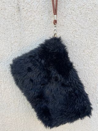 Bolso negro pelo sintético