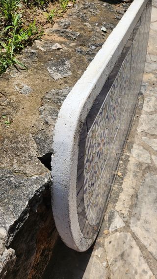 Mesa jardín mosaico ovalada - cemento