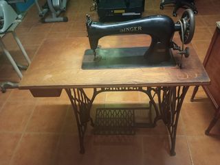 Máquina de coser Singer Antigua.