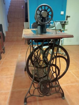 Máquina de coser Singer Antigua.
