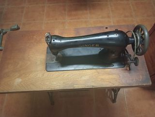 Máquina de coser Singer Antigua.