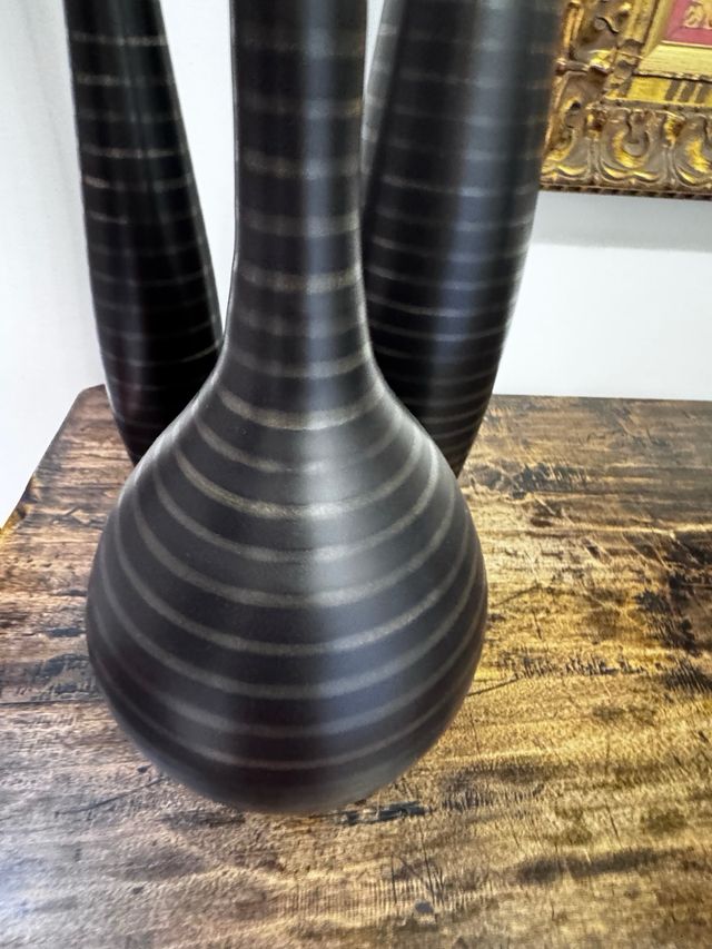 3 eleganti vasi neri