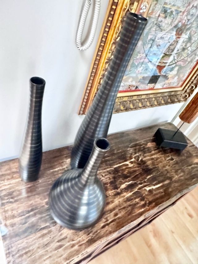 3 eleganti vasi neri