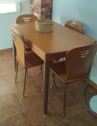Mesa cocina + 4 sillas