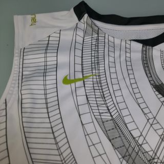 Camiseta Nike blanca sin mangas