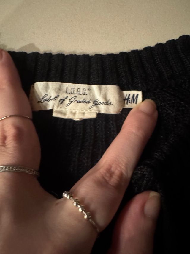 Maglioncino nero con lacci