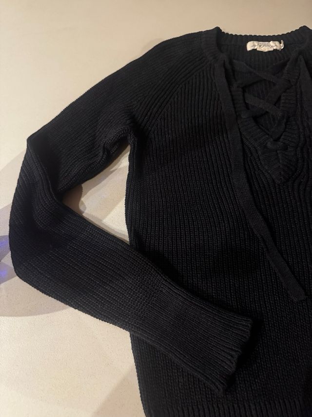 Maglioncino nero con lacci