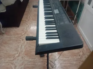 Teclado Casio CTK-3200 con pie y pedal