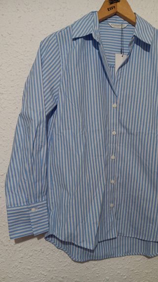 Blusa azul a rayas