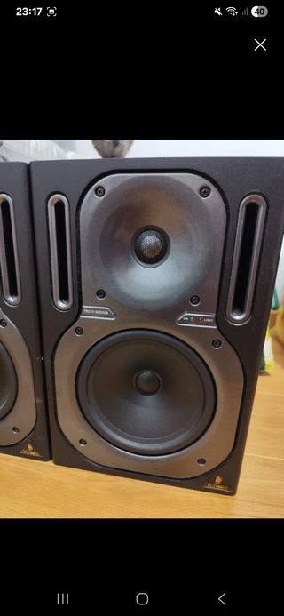 Altavoces estudio Behringer TRUTH B2030A