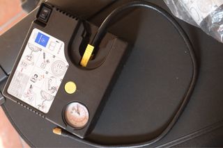Kit antipinchazos original Mercedes-Benz 