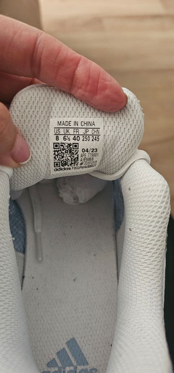 Zapatillas Adidas blancas y azules