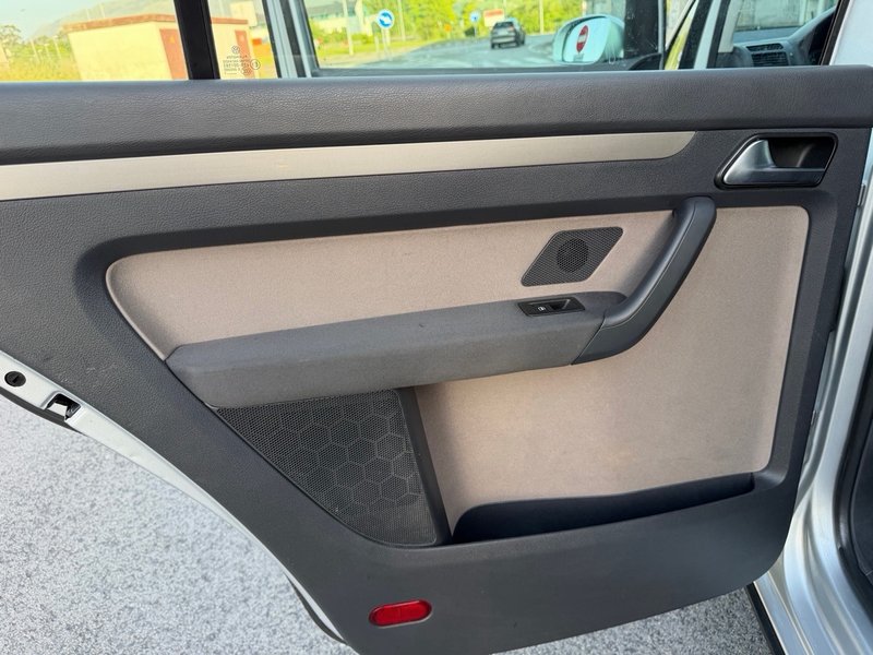 Volkswagen Touran 1.9 TDI Traveller 2007, foto 17
