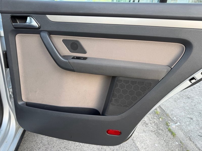 Volkswagen Touran 1.9 TDI Traveller 2007, foto 18