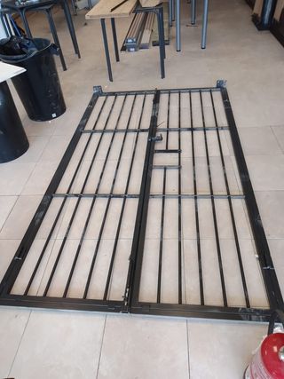 Puerta metálica negra - 2 hojas