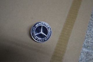 Insignia Original Capó Mercedes-Benz (2015+) – OEM