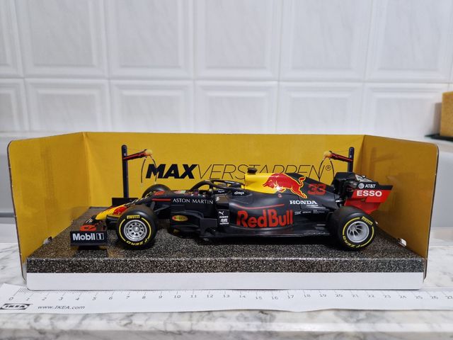 1:24 Verstappen RB16 Red Bull
