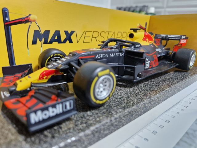 1:24 Verstappen RB16 Red Bull