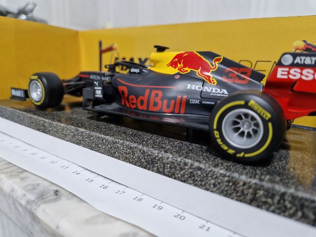 1:24 Verstappen RB16 Red Bull