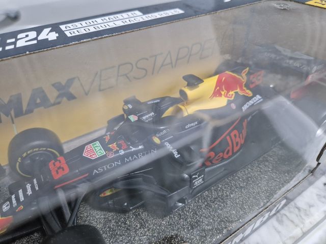 1:24 Verstappen RB16 Red Bull