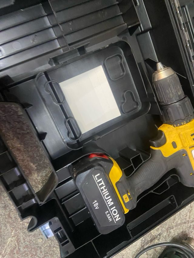 Taladro Dewalt DCD776 + Batería